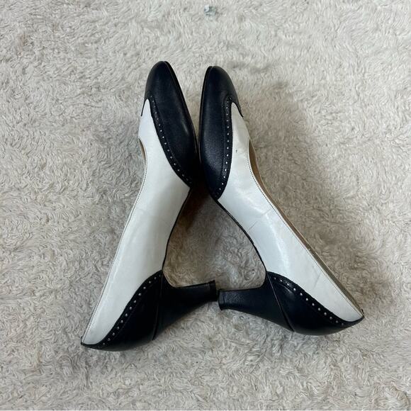 Vintage Naturalizer leather white and navy saddle shoe pumps, size 6 AA narrow - Picture 4 of 10